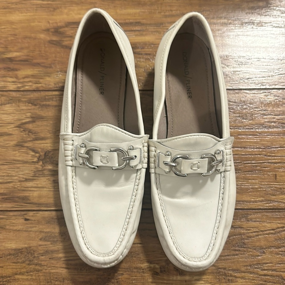 Donald Pliner white flat moccasin